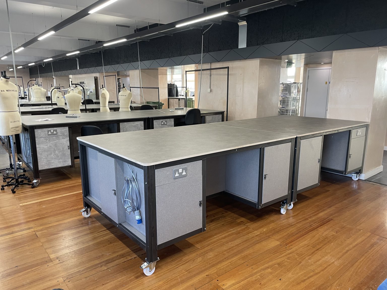Professional Cutting Table - Cutting & Layout Tables